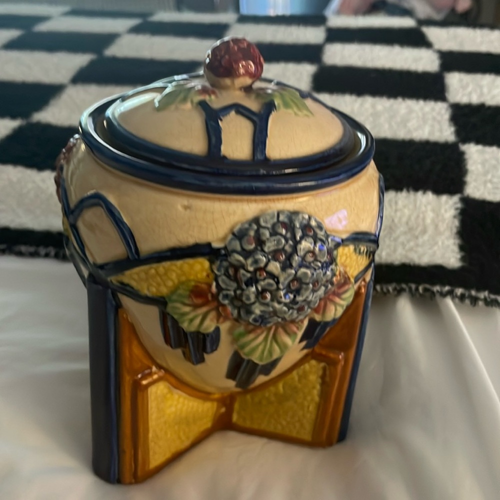 Vintage Art Deco Jar with lid.